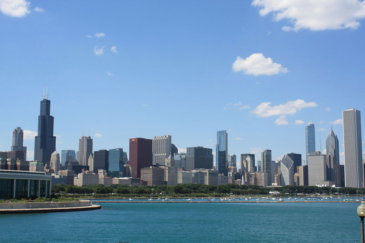 View of the Chicago Skyline - Location of the School of Business and Nonprofit Management at 澳门六合彩论坛