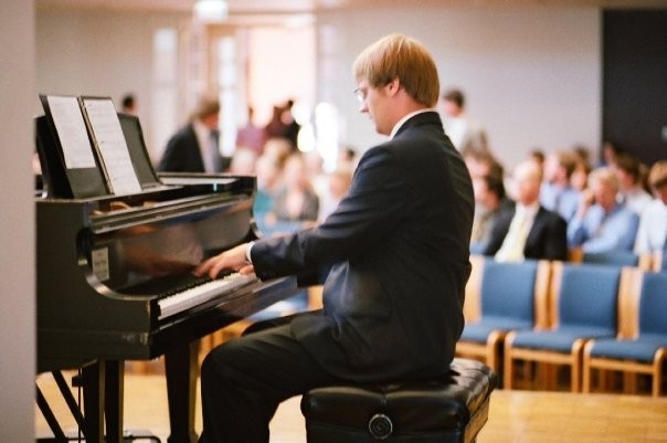 Trevor Nicholas playing piano